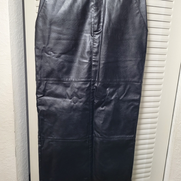 Forever 21 Dresses & Skirts - Forever 21 Black Faux Leather Skirt XS